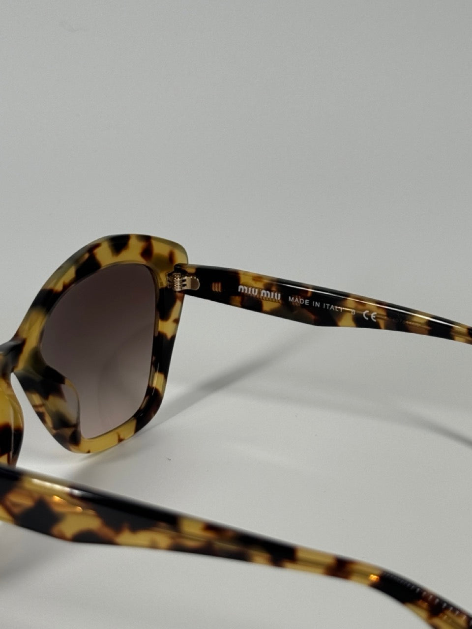 MIU MIU CAT-EYE TORTOISE SUNGLASSES